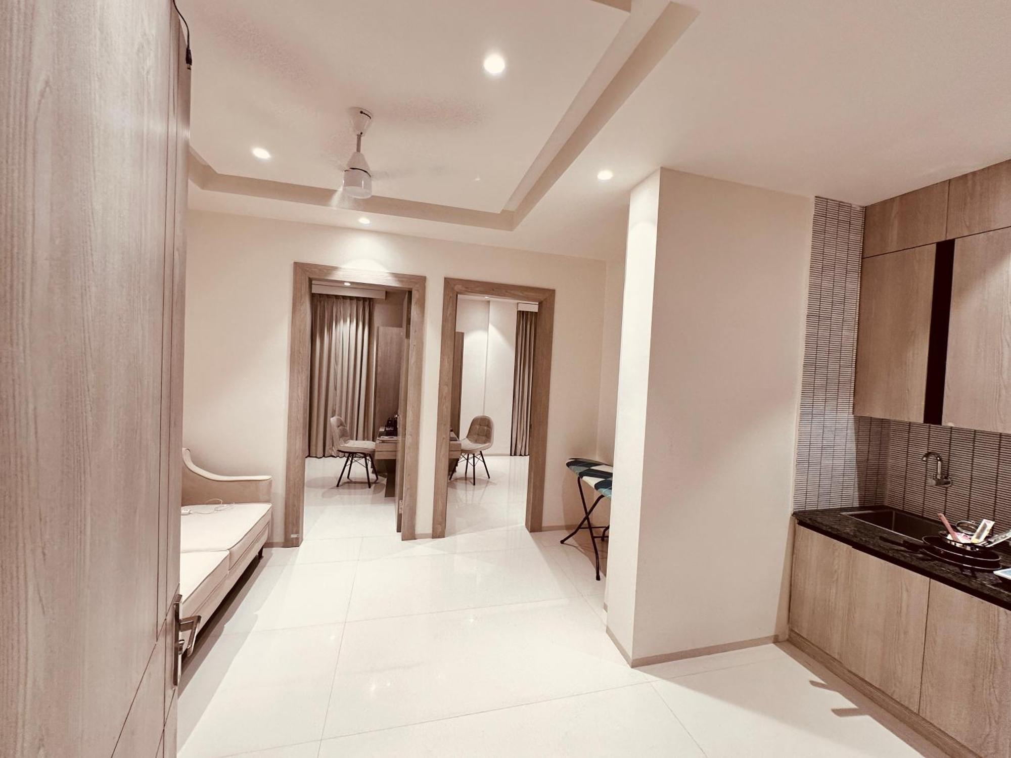 The Lodgers 2 Bhk Serviced Apartment Near Artemis Hospital Sector 57 Gurgaon - Nearest Metro Station Sector 54 Chowk 외부 사진