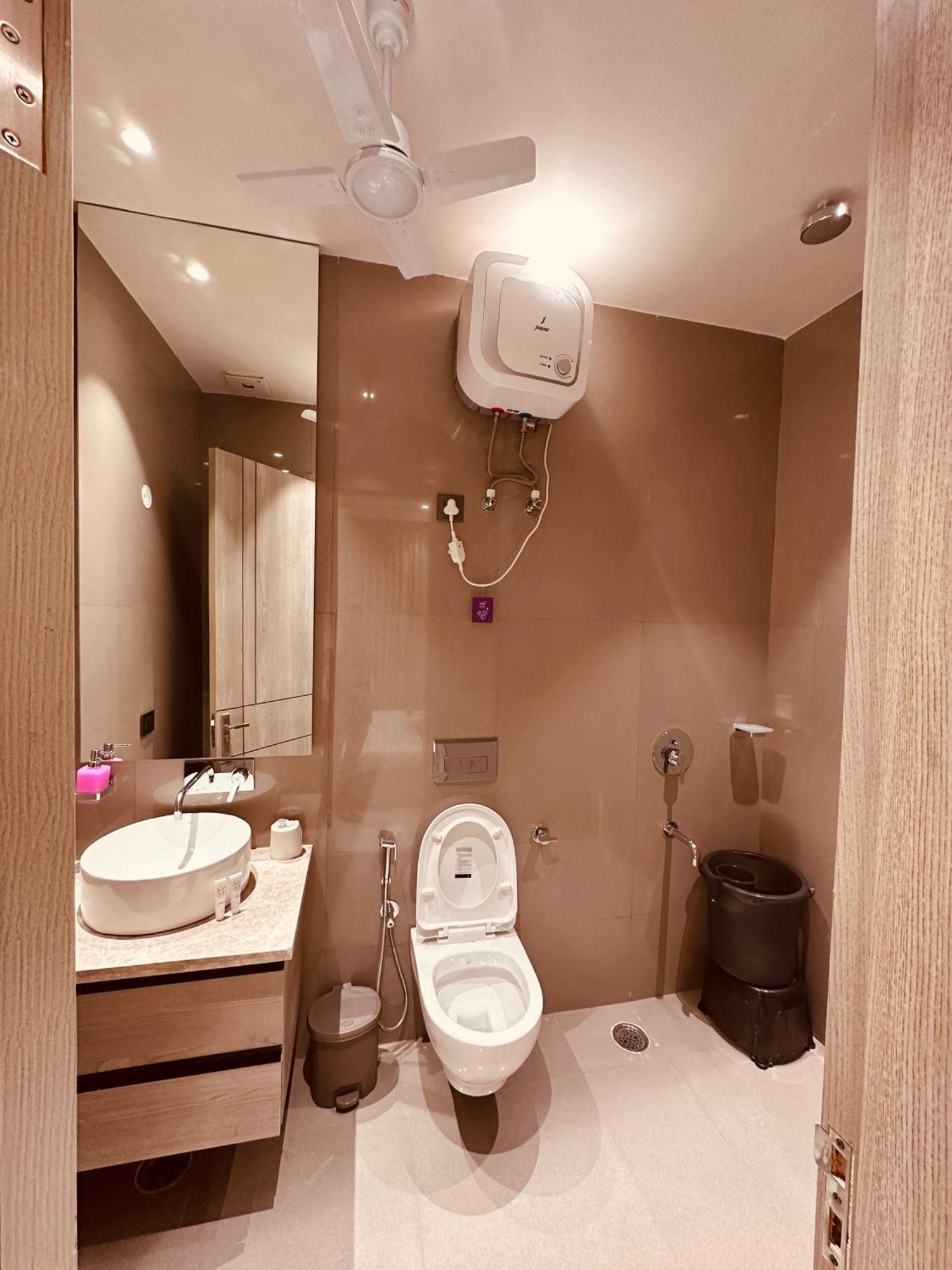 The Lodgers 2 Bhk Serviced Apartment Near Artemis Hospital Sector 57 Gurgaon - Nearest Metro Station Sector 54 Chowk 외부 사진