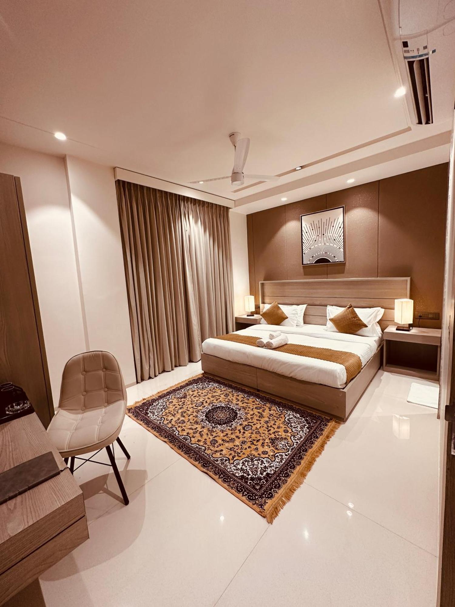 The Lodgers 2 Bhk Serviced Apartment Near Artemis Hospital Sector 57 Gurgaon - Nearest Metro Station Sector 54 Chowk 외부 사진