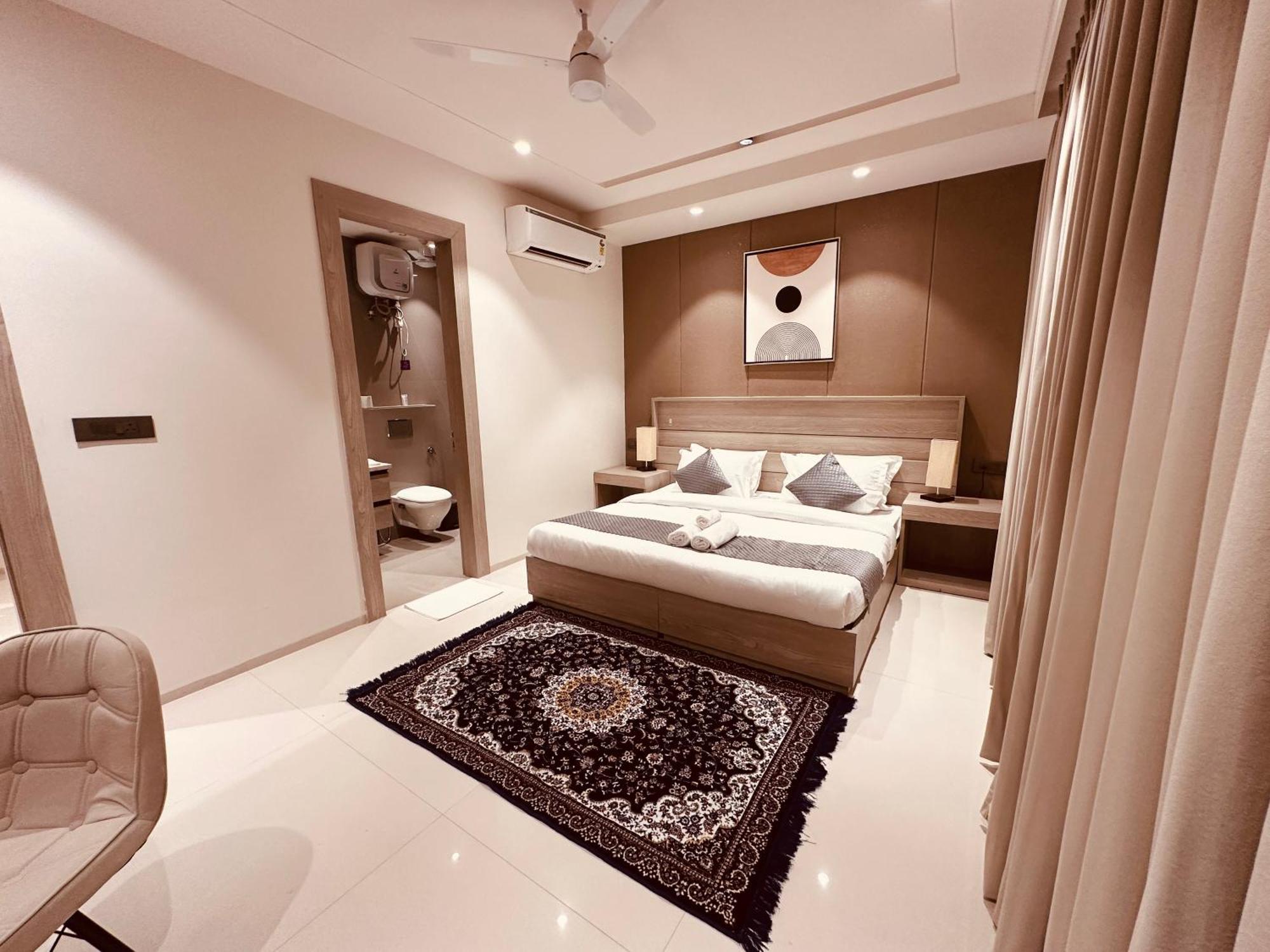 The Lodgers 2 Bhk Serviced Apartment Near Artemis Hospital Sector 57 Gurgaon - Nearest Metro Station Sector 54 Chowk 외부 사진