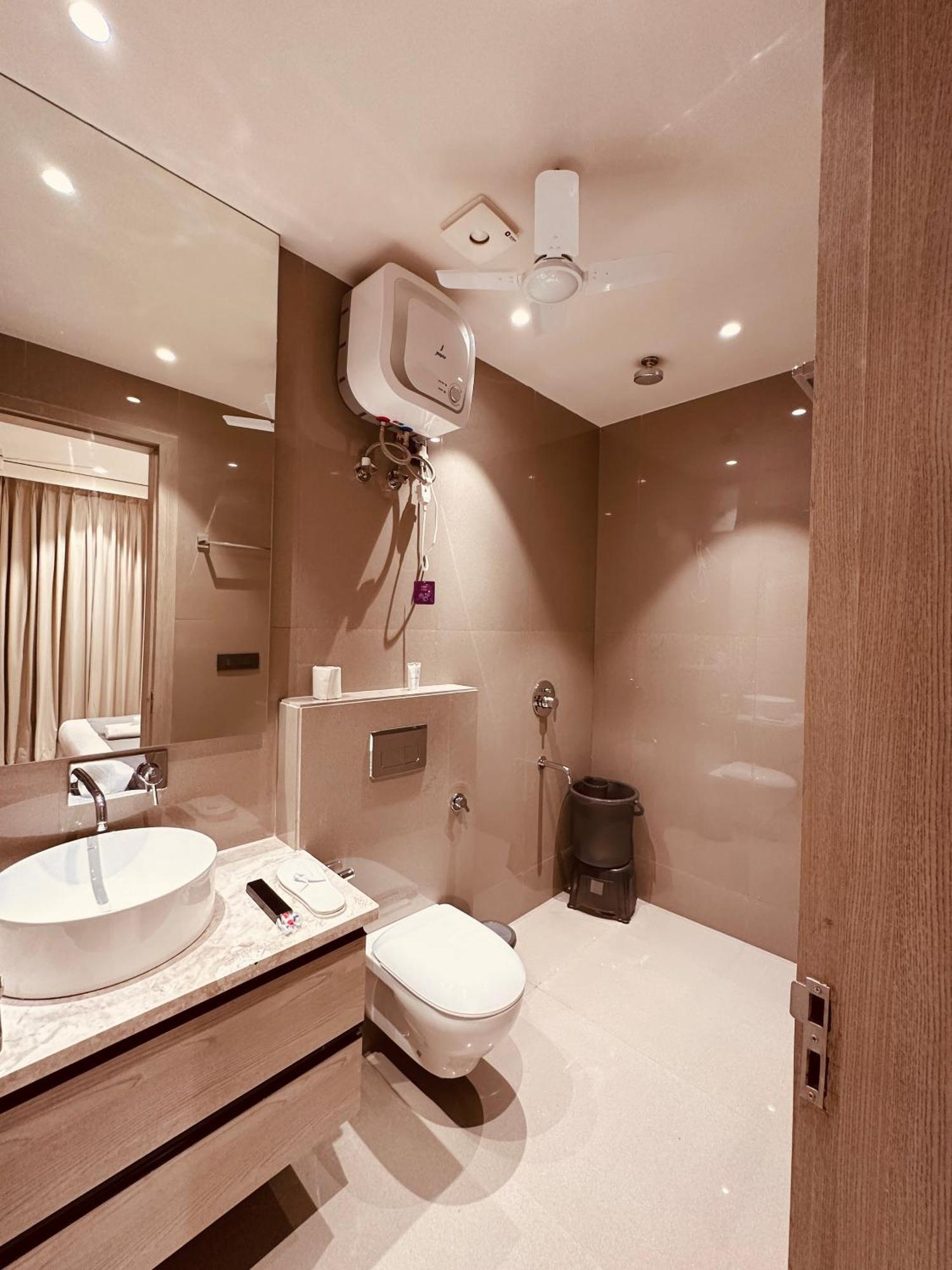 The Lodgers 2 Bhk Serviced Apartment Near Artemis Hospital Sector 57 Gurgaon - Nearest Metro Station Sector 54 Chowk 외부 사진